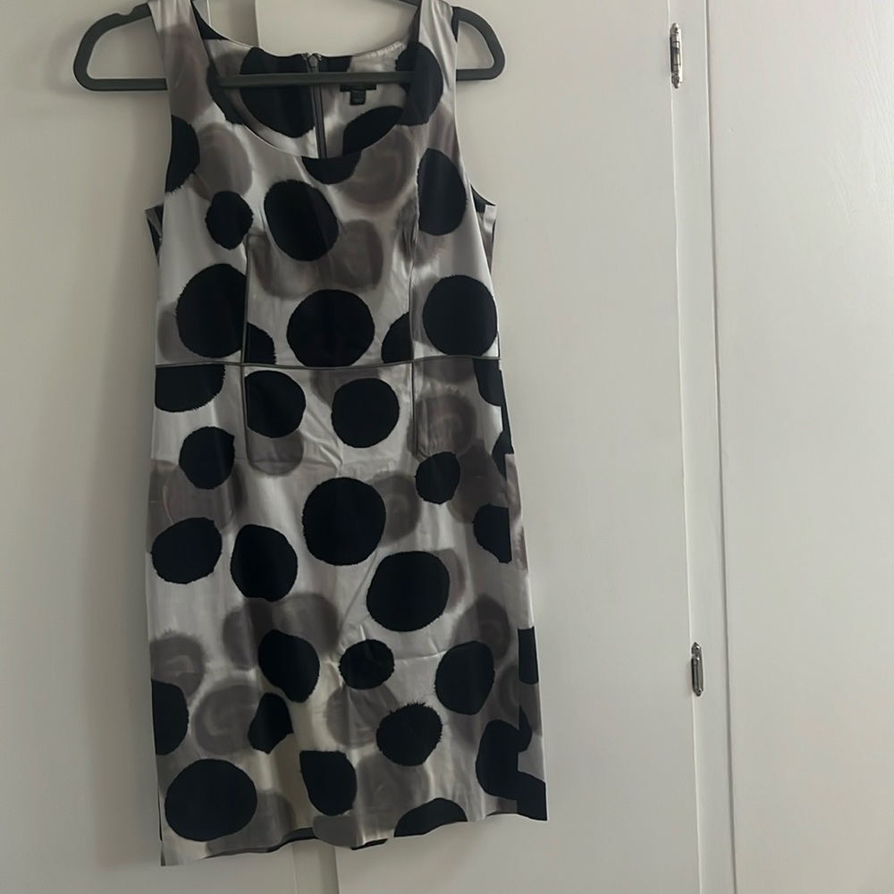 Pre owned Ann Taylor multi colored dress size 4.  Excellent condition.